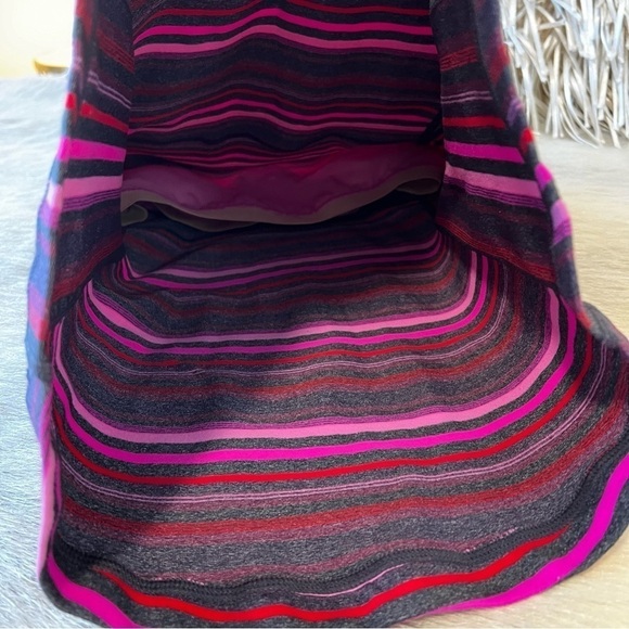 LULULEMON Scoop Neck Tank
Elevation Space Dye Smoky Rose 4 Striped Pink Gray - Picture 11 of 14